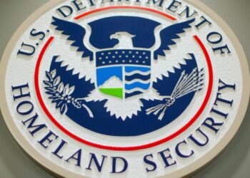 U.S. appeals court sides with Trump administration on detaining immigrants without bond