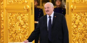 Belarus leader pardons 18 prisoners in an effort to improve ties with U.S.