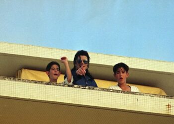 Michael Jackson accused of molesting boy at homes of Elton John, Elizabeth Taylor