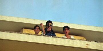 Michael Jackson accused of molesting boy at homes of Elton John, Elizabeth Taylor