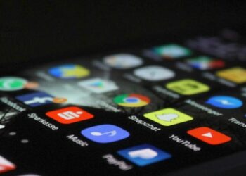 California bill would require parent bloggers to delete content of minors on social media