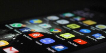 California bill would require parent bloggers to delete content of minors on social media