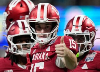 Sam Farmer’s NFL mock draft 1.0: Tom Brady’s Raiders won’t pass on a quarterback