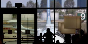 Near miss at O.C. airport as helicopter crosses United jet’s path. ‘Not good,’ controller says