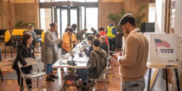 With midterm vote starting, here’s where things stand in national redistricting fight