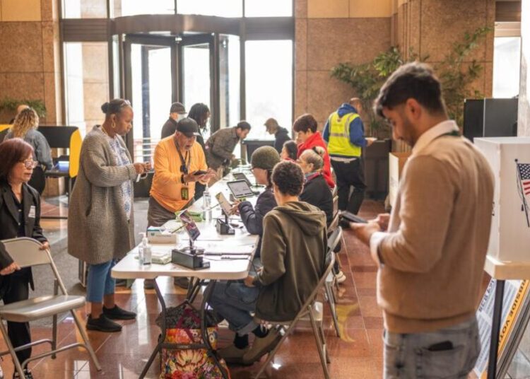 With midterm vote starting, here’s where things stand in national redistricting fight