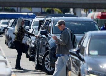 Rideshares to and from LAX could get more expensive under new proposal
