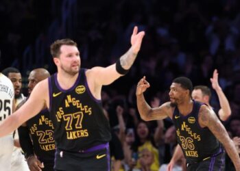 The Lakers are the wrong kind of interesting amid relentless fan scrutiny