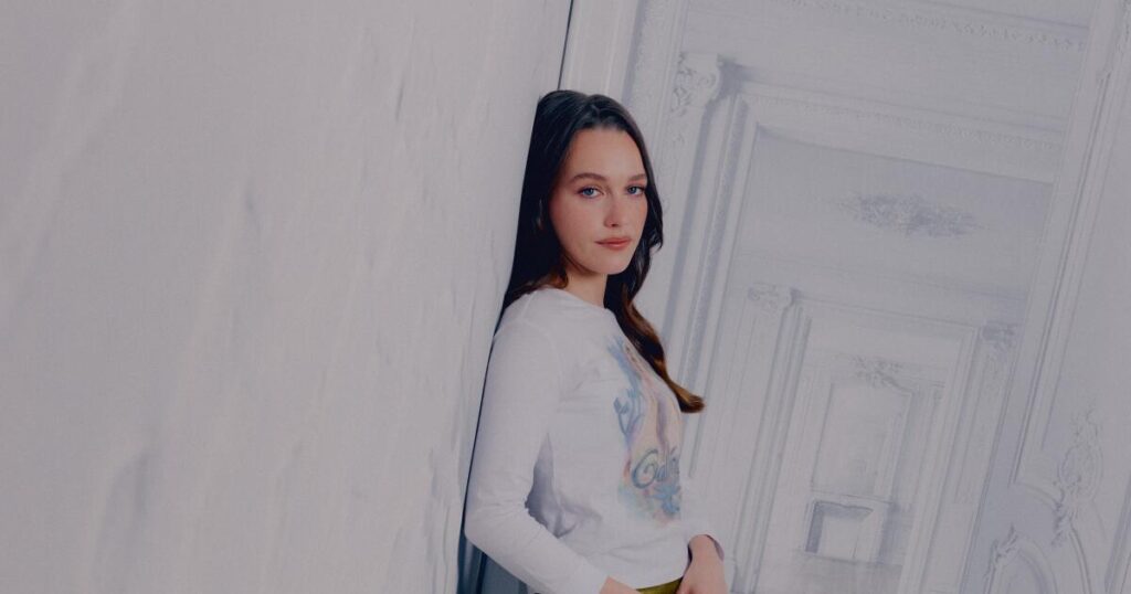 Victoria Pedretti is a new breed of scream queen in ‘Forbidden Fruits’