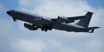 U.S. refueling plane crashes over Iraq, military says