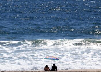 Teen injured in shooting at Dockweiler Beach