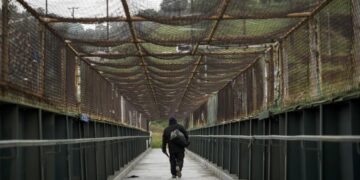 Dodger Walk: A great city needs a walking path to blue heaven. Do it, Frank McCourt