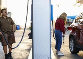 Suspending gas tax, reducing refinery regulations pushed by two Democrats running for governor