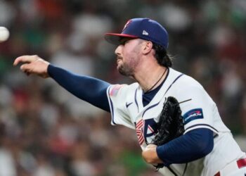 U.S. holds on to defeat Mexico in the World Baseball Classic