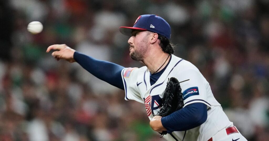 U.S. holds on to defeat Mexico in the World Baseball Classic