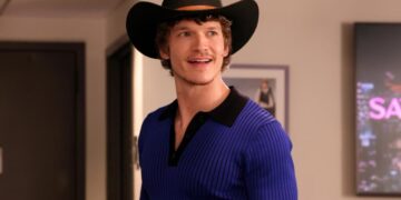 Connor Storrie hosts ‘SNL’ with assist from Olympic hockey players and Hudson Williams