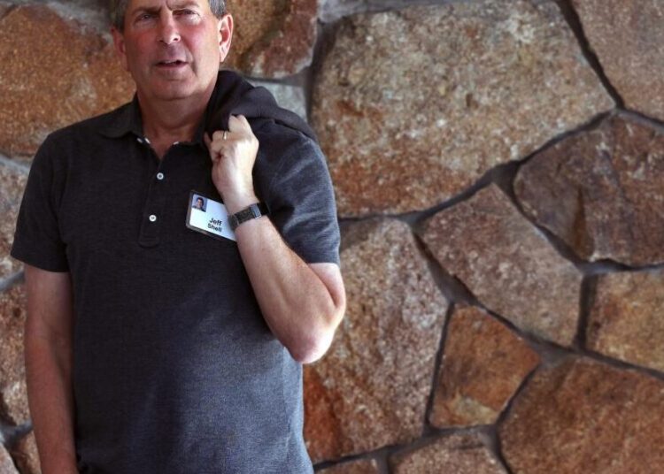 How top Paramount executive’s ties with Vegas gambler unraveled