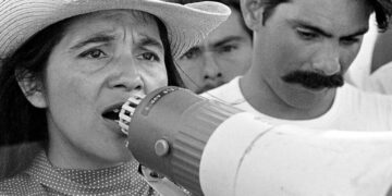 The grief behind the cascade of online Dolores Huerta photos