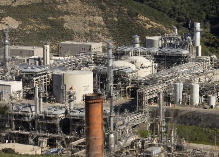 Oil flows through Santa Barbara coastal pipeline for first time in decade amid Trump fight with California