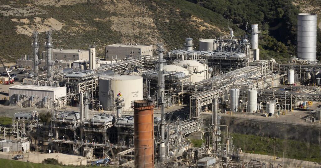 Oil flows through Santa Barbara coastal pipeline for first time in decade amid Trump fight with California