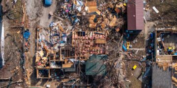 High winds cause power outages in Rust Belt, fuel fires in Nebraska