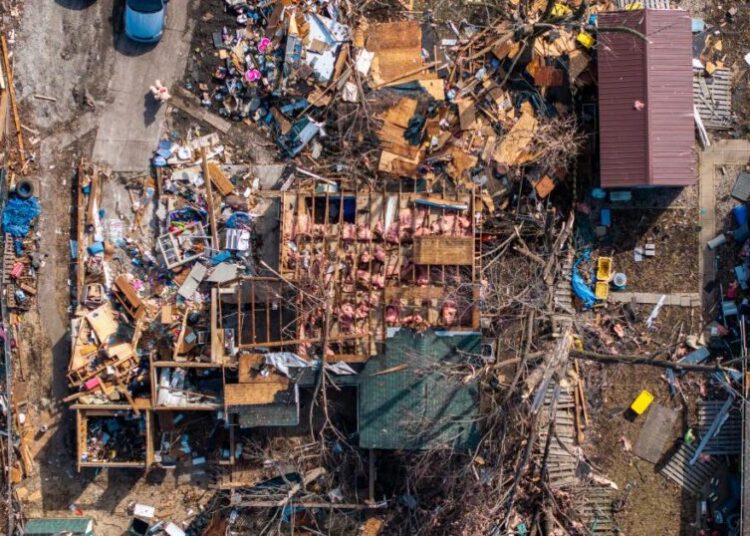 High winds cause power outages in Rust Belt, fuel fires in Nebraska