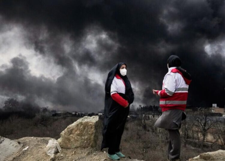 After attacks on Iran’s oil facilities, toxic black rain endangers the public