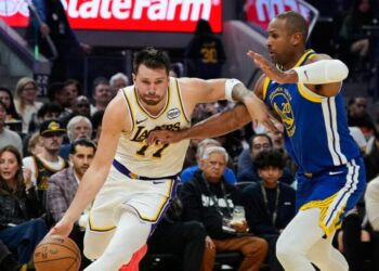 Luka Doncic and Lakers dominate Curry-less Warriors to halt losing streak
