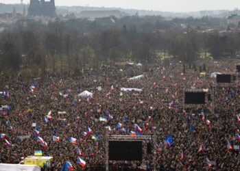 Tens of thousands rally against new Czech government seen as a threat to democracy