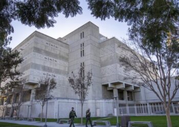 Orange County sheriff’s deputy shot fiancee 9 times, prosecutors say