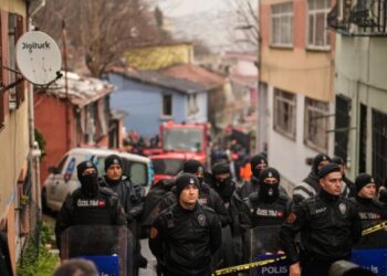 2 buildings collapse in Istanbul after gas explosion; search operations underway