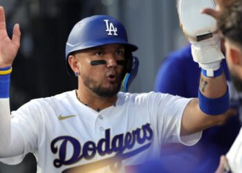 Miguel Rojas savors an emotional, final opening day in Dodgers’ win over Arizona