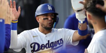 Miguel Rojas savors an emotional, final opening day in Dodgers’ win over Arizona