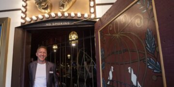 Inside Knott’s Berry Farm, a tiny theater boasts rowdy shows and alums like Steve Martin