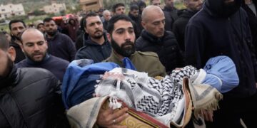 Israeli soldiers fire on family car in West Bank, killing 4