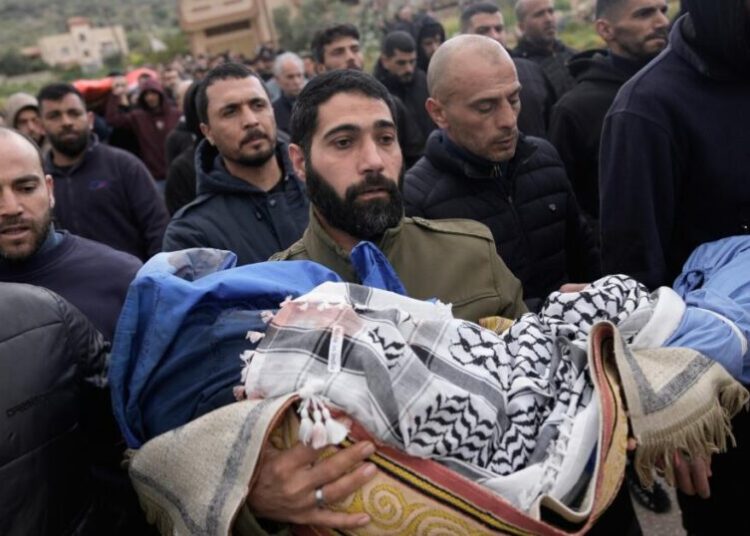 Israeli soldiers fire on family car in West Bank, killing 4