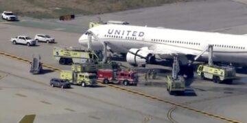 United Airlines flight returns to LAX after engine fire reports force emergency landing