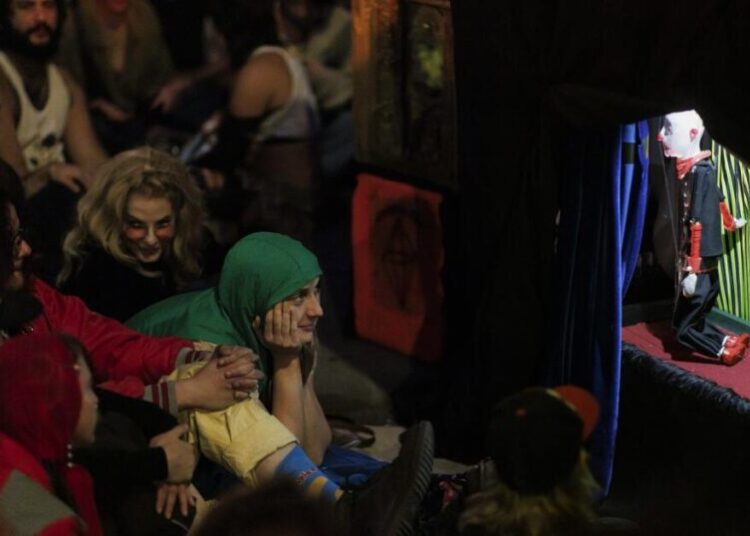 His underground puppet shows draw massive crowds to L.A. street corner — and fans don’t even know his name