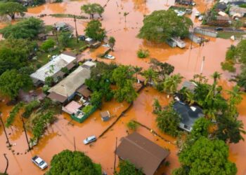 Hawaii’s worst flooding in 20 years threatens dam, prompts evacuations as more rain looms