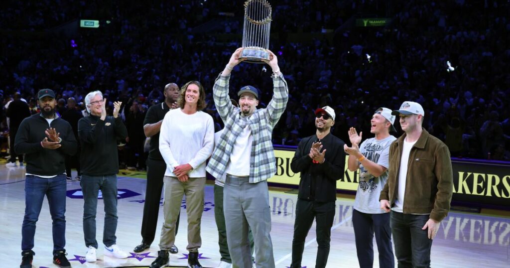 The Dodgers are chasing a three-peat. They can take some cues from the 2002 Lakers
