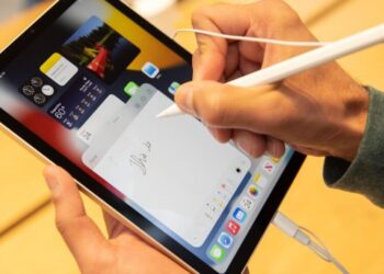 How Apple redesigned iOS to transform its long-awaited foldable iPhone