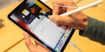 How Apple redesigned iOS to transform its long-awaited foldable iPhone