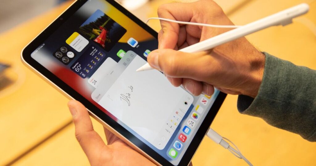 How Apple redesigned iOS to transform its long-awaited foldable iPhone