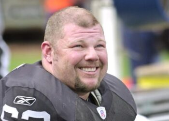 Barret Robbins, former Raiders All-Pro center, dies at 52