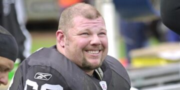 Barret Robbins, former Raiders All-Pro center, dies at 52