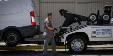 They had a worse Oscars than Timothée Chalamet: Many had cars towed Sunday in Hollywood