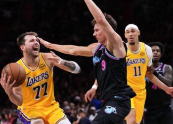 Luka Doncic scores 60 points as Lakers torch Heat for eighth consecutive win