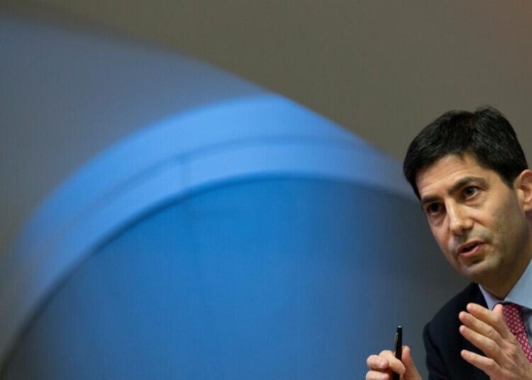 Trump says his Fed pick and AI will deliver 1990s-like boom. Economists have doubts