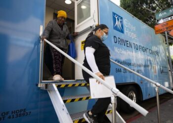 Mobile clinic brings mammograms to women on Skid Row