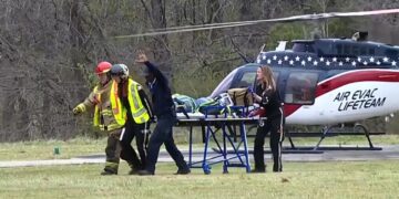 2 students dead and at least 7 others injured in Tennessee school bus crash